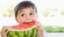 吃瓜娱乐间可爱,可爱瞬间，欢乐无限