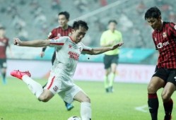 中超爆料引援最新消息,转会市场烽烟再起，各队争相补强阵容