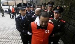 女囚犯爆料警察弟弟视频,真相令人震惊